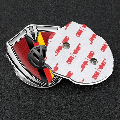 VW Emblem Aufkleber Autozubehor Silbertonfarbe mit Rote Carbon Hintergrund und 3D Logo Deutsche Trikolore