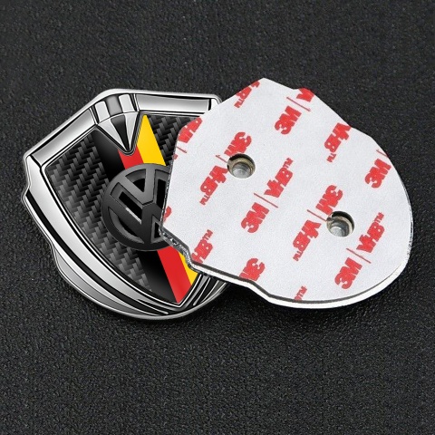 VW Selbstklebendes Metallaufkleber Emblem  Silbertonfarbe mit Schwarz Kohlenstoff Basis und 3D Logo Deutsche Trikolore