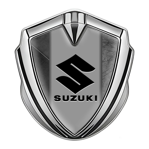 Suzuki Emblem Abzeichen Silbertonfarbe Zerkratzter Stein Design