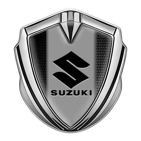Suzuki Emblem Abzeichen selbstklebend Silbertonfarbe Schwarz Kohlenstoff Basis mit Grau logo Panel