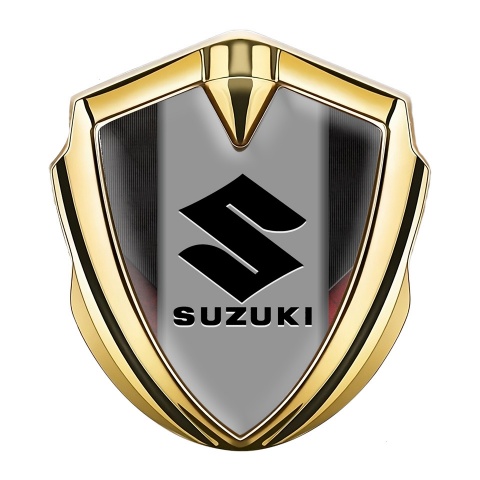 Suzuki Emblem Logo Schriftzug Aufkleber Goldtonfarbe Schwarz Rote Texture Hintergrund mit Grau Logo Panel