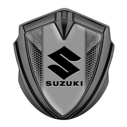 Suzuki Seitenflugel Emblem Aufkleber Graphit Tonfarbe Gittersockel mit zerkratztem Stein Design