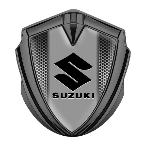 Suzuki Abzeichen selbstklebend Graphit Tonfarbe Stahl Gitter mit Schwarz Logo