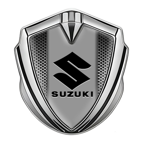 Suzuki Abzeichen selbstklebend Silbertonfarbe Stahl Gitter mit Schwarz Logo