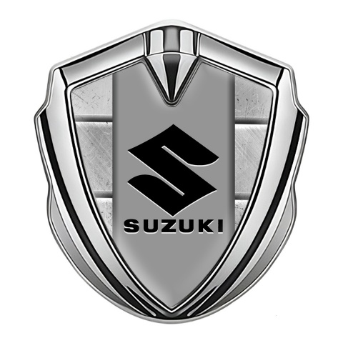Suzuki Emblem Abzeichen selbstklebend Silbertonfarbe Steinblоcke Design
