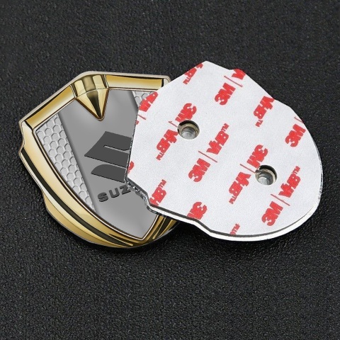 Suzuki Emblem Logo Schriftzug Aufkleber Goldtonfarbe Wabeneffekt basis mit Grau logo