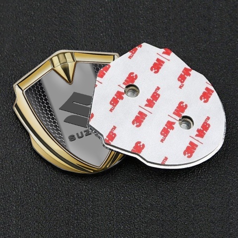 Suzuki Emblem Auto Zeichen Goldtonfarbe Perforierter Stahl basis mit Grau Logo