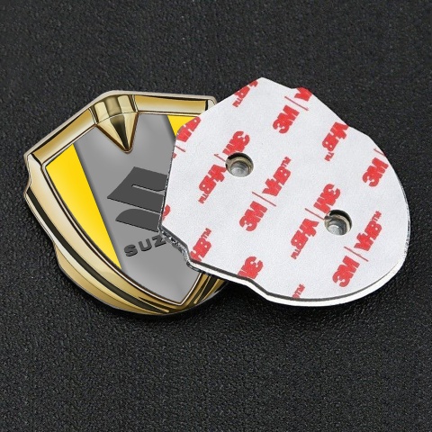 Suzuki Seitenflugel Emblem Aufkleber Goldtonfarbe Gelb Hintergrund mit Grau Logo