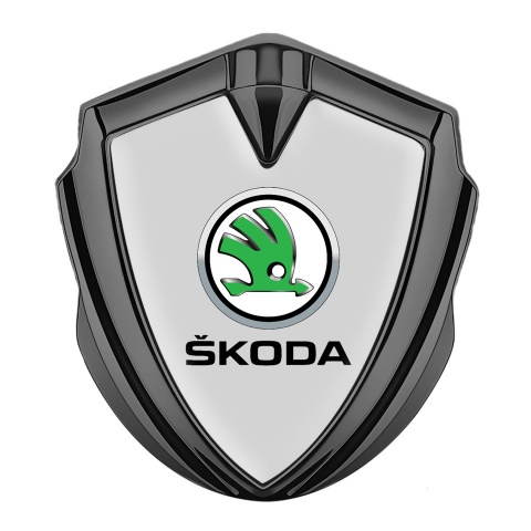 Skoda Emblem Abzeichen selbstklebend Graphit Tonfarbe mit Grau Basis und Grunes Metallic Logo