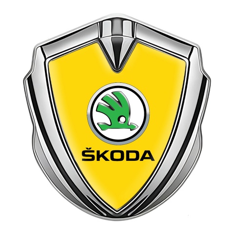 Skoda Selbstklebendes Metallaufkleber Emblem Silbertonfarbe mit Gelb Basis und Grunes Metallic Logo