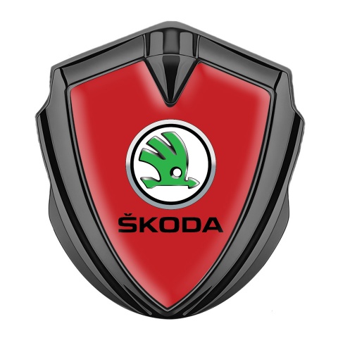 Skoda Emblem Logo Schriftzug Aufkleber Graphit Tonfarbe mit Rote Basis und Grunes Metallic Logo
