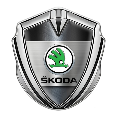 Skoda Emblem Auto Zeichen Silbertonfarbe mit Gebursteter Effekt Basis und Grun Logo