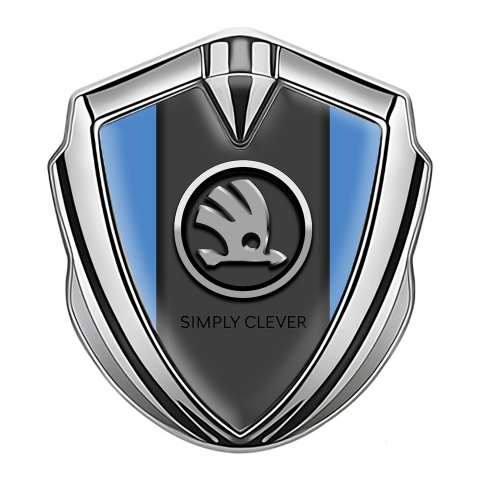 Skoda Emblem Auto Zeichen Silbertonfarbe mit Blau Hintergrund und Verchromt Logo Version