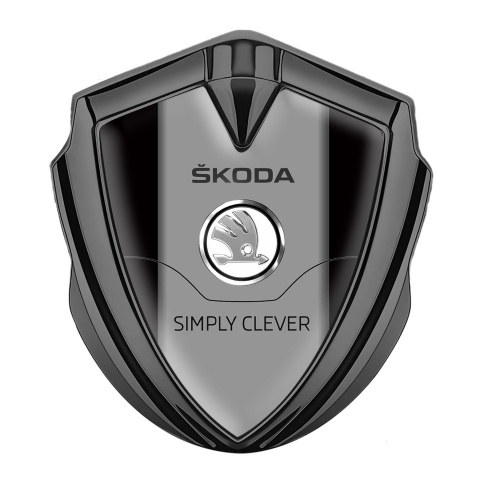 Skoda Emblem Abzeichen selbstklebend Graphit Tonfarbe mit Schwarz Basis und Stahl Logo Stil