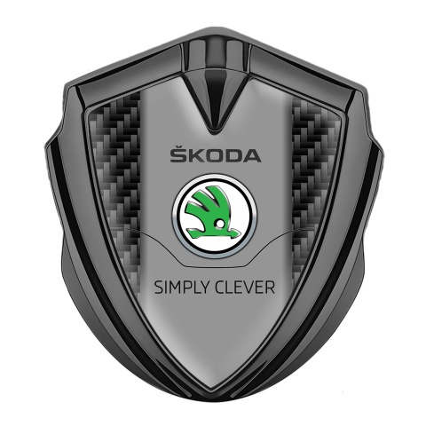 Skoda Emblem Auto Zeichen Graphit Tonfarbe mit Schwarz Carbon Basis und Klassisch Logo