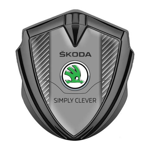 Skoda Emblem Logo Schriftzug Aufkleber Graphit Tonfarbe mit Kohlenstoff Auflage