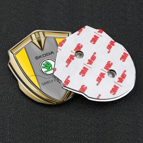 Skoda Seitenflugel Emblem Aufkleber Goldtonfarbe mit Gelb Basis und Grau Panel Logo