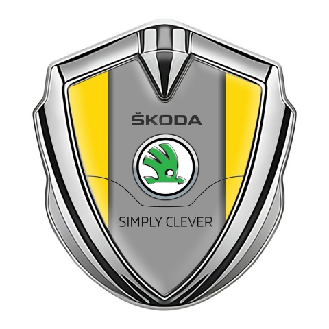 Skoda Seitenflugel Emblem Aufkleber Silbertonfarbe mit Gelb Basis und Grau Panel Logo