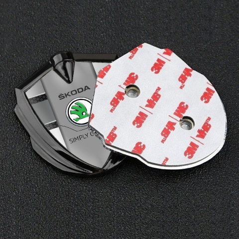 Skoda Emblem Auto Zeichen Graphit Tonfarbe mit Metallelemente Effekt und Grau Logo Panel