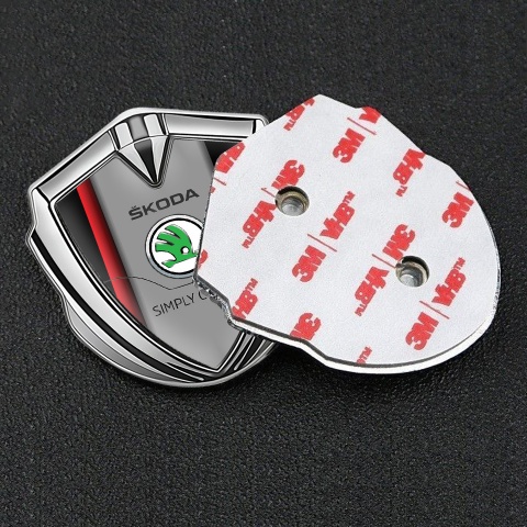Skoda Seitenflugel Emblem Aufkleber Silbertonfarbe mit Rote Linie Basis und Grau logo Panel