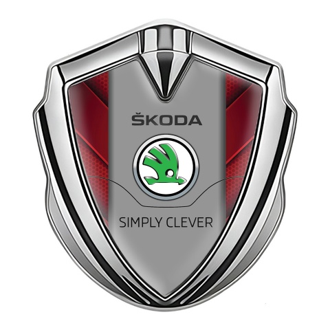 Skoda Emblem Abzeichen selbstklebend Silbertonfarbe mit Rote V Form elements und Grau Logo Panel