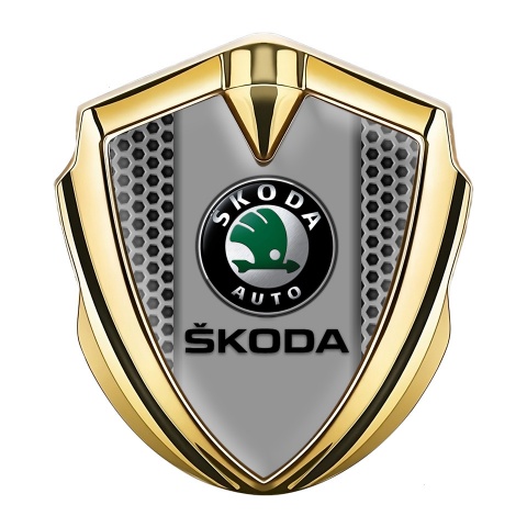 Skoda Emblem Abzeichen selbstklebend Goldtonfarbe mit Stahlgitter Designbasis und Klassisch Logo