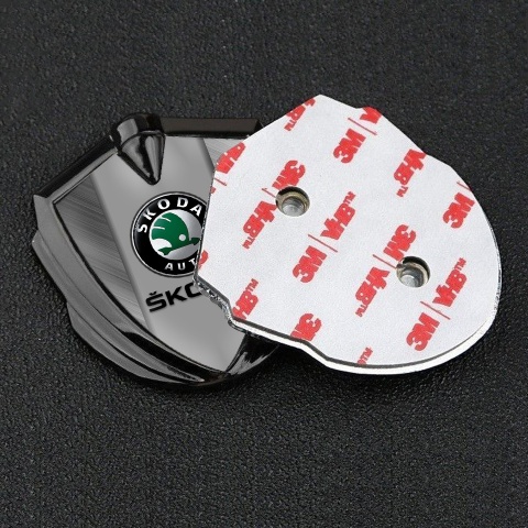 Skoda Seitenflugel Emblem Aufkleber Graphit Tonfarbe mit Mattiertes Aluminium Basis Effekt