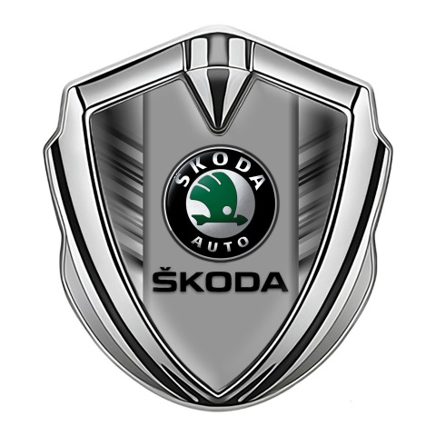 Skoda Emblem Abzeichen Silbertonfarbe mit Graue Kratzer Effekt