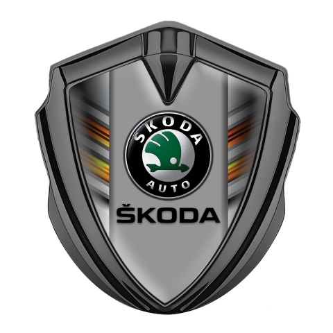 Skoda Abzeichen selbstklebend Graphit Tonfarbe mit Bunte Kratzer Design Basis
