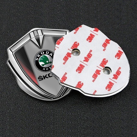 Skoda Selbstklebendes Metallaufkleber Emblem Silbertonfarbe mit Rote Flugel Effekt