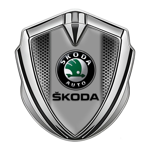 Skoda Seitenflugel Emblem Aufkleber Silbertonfarbe mit Perforiertes Metall Design Basis
