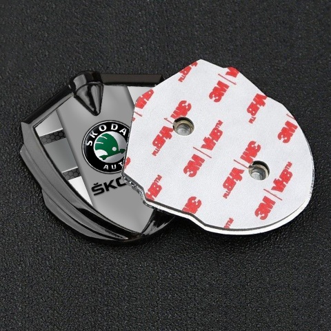 Skoda Emblem Abzeichen selbstklebend Graphit Tonfarbe mit Grau Elemente Basis und Grau Logo Panel