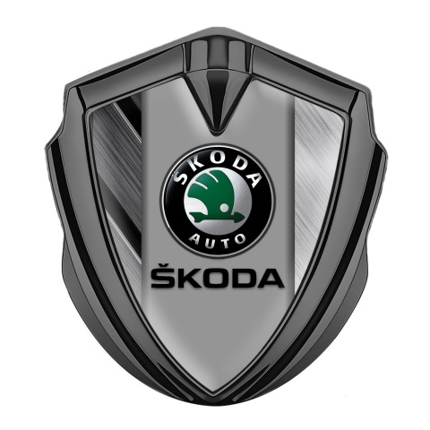 Skoda Emblem Auto Zeichen Graphit Tonfarbe mit Matte Details und Grau Logo Panel
