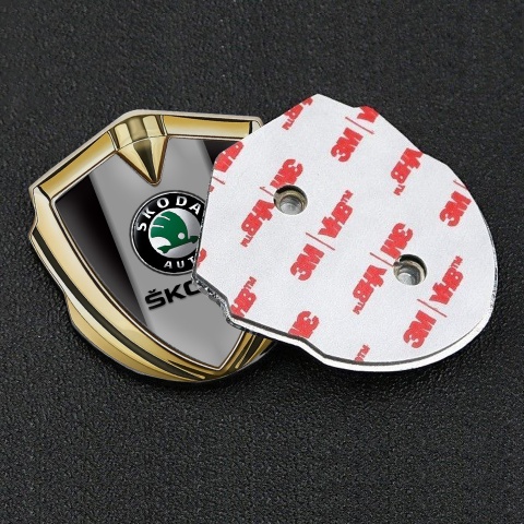 Skoda Selbstklebendes Metallaufkleber Emblem Goldtonfarbe Schwarz Basis und Grau Logo Panel
