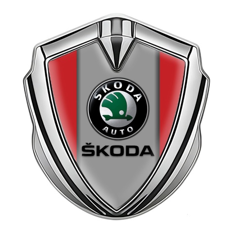 Skoda Emblem Abzeichen Silbertonfarbe mit Rote Basis und Grau Logo Panel