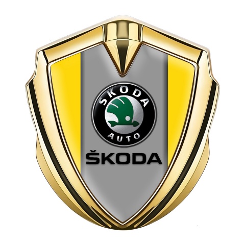 Skoda Abzeichen selbstklebend Goldtonfarbe mit Gelb Basis und Grau Logo Panel