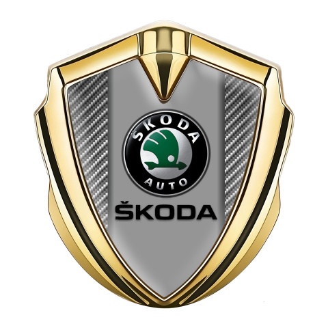 Skoda Emblem Abzeichen selbstklebend Goldtonfarbe mit Kohlenstoff Basis und Grau logo Panel