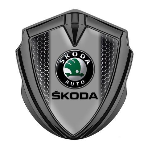 Skoda Emblem Auto Zeichen Graphit Tonfarbe Perforierter Stahl Effekt und Grau Logo Panel