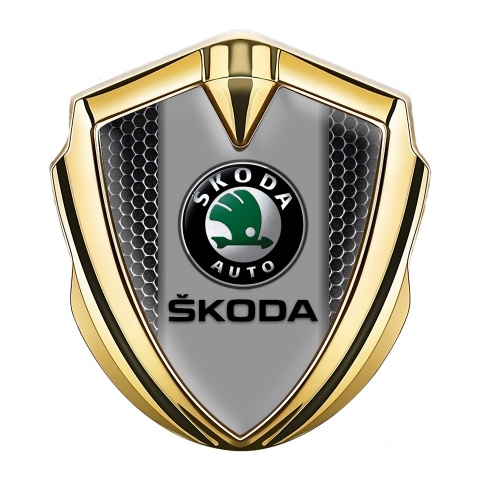 Skoda Emblem Auto Zeichen Goldtonfarbe Perforierter Stahl Effekt und Grau Logo Panel