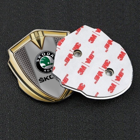Skoda Emblem Abzeichen Goldtonfarbe mit Braun carbon und Grau Logo Panel