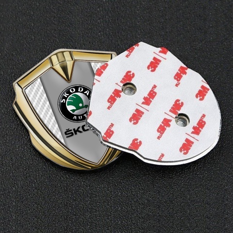 Skoda Emblem Abzeichen selbstklebend Goldtonfarbe mit Weiss Carbon und Grau Logo Panel