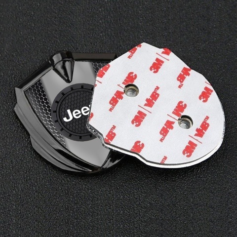 Jeep Emblem Abzeichen selbstklebend Graphit Tonfarbe Perforierter Stahl Effekt mit Rundes Logo Design