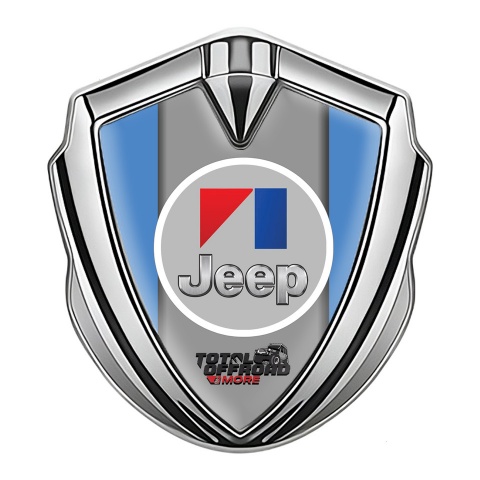 Jeep Abzeichen selbstklebend Silbertonfarbe Blau Hintergrund mit Rundes Grau Logo