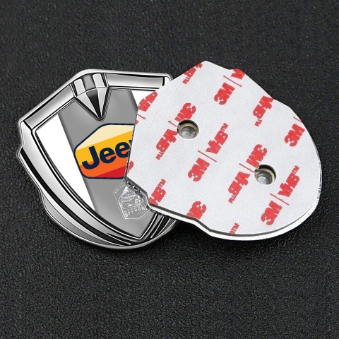 Jeep Emblem Aufkleber Autozubehor Silbertonfarbe Weiss Basis mit Mehrfarbig Logo