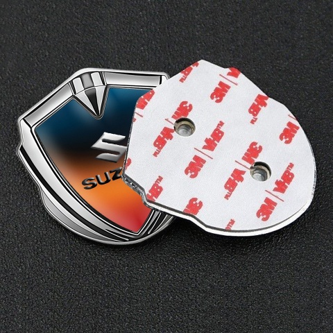 Suzuki Emblem Abzeichen Silbertonfarbe Orange Blau Auflage