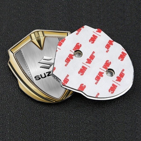 Suzuki Emblem Logo Schriftzug Aufkleber Goldtonfarbe Mesh mit Metall Fliese Auflage