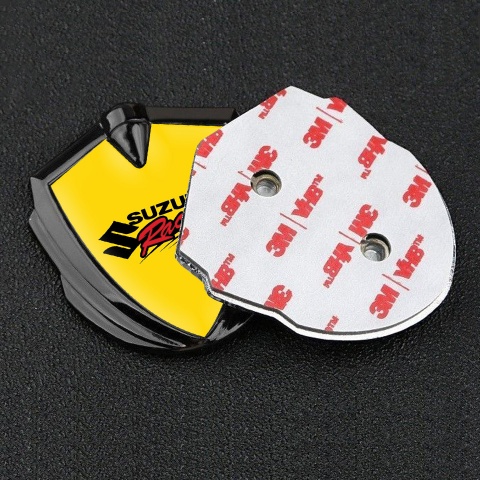 Suzuki Seitenflugel Emblem Aufkleber Graphit Tonfarbe Gelb Fundament mit Racing logo Motiv