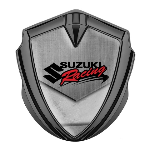 Suzuki Emblem Auto Zeichen Graphit Tonfarbe Asphalt mit Steinen Fundament und Racing Logo
