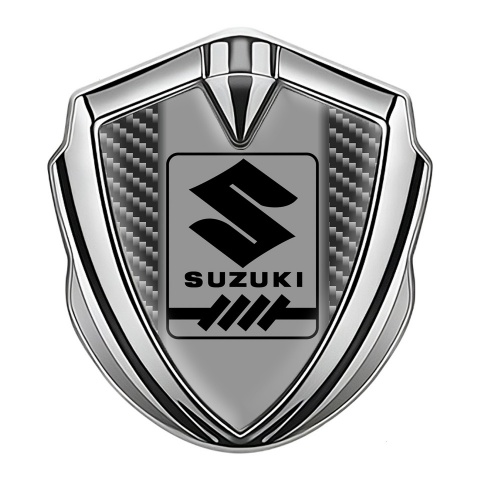Suzuki Selbstklebendes Metallaufkleber Emblem Silbertonfarbe Dunkles carbon mit Grau Logo Panel