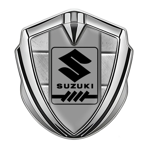 Suzuki Emblem Logo Schriftzug Aufkleber Silbertonfarbe Steinblocke Basis mit Grau logo Panel